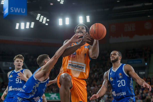 中锋的篮板 中锋的篮板